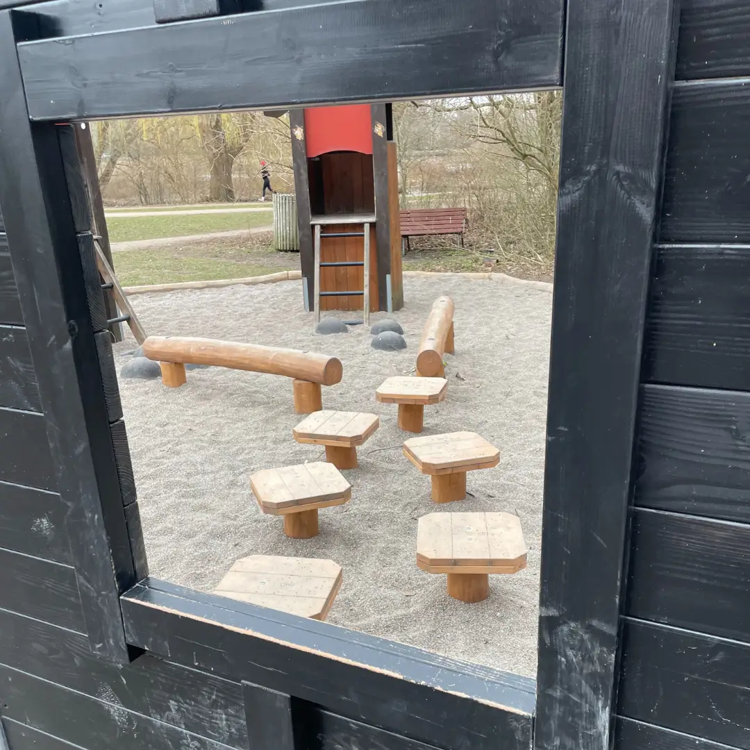 vigen-legeplads-eksempel-paa-naturlegeplads-monteret-levering-af-copla-legepladser-