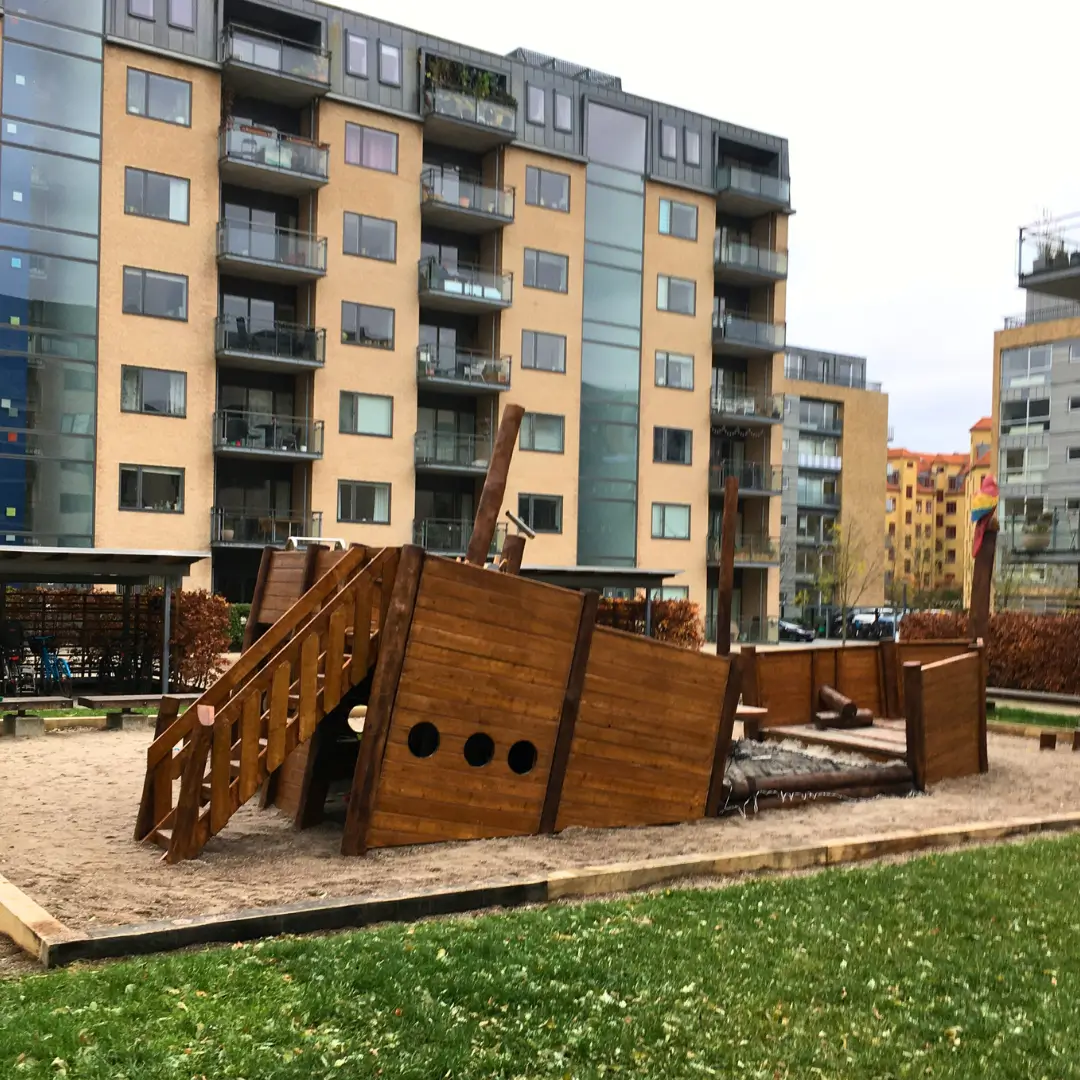 admiralens gård temalegaplads eksempler-pa-legepladser-montering-og-levering-af-legepladser-5