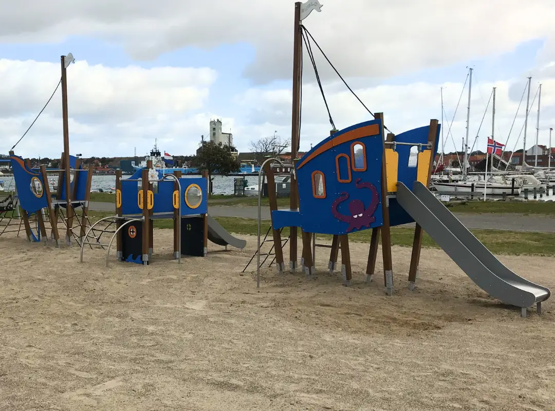 eksempler-pa-legepladser-montering-og-levering-af-legepladser-assens marina3 eksempler-pa-legepladser-montering-og-levering-af-legepladser-assens marina3