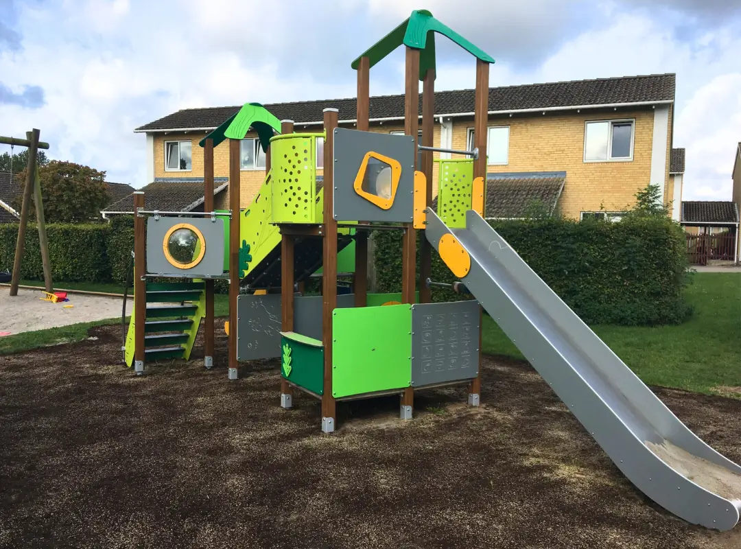 legeplads-figenparken-boligselskab-montering-og-levering-af-legepladser-7