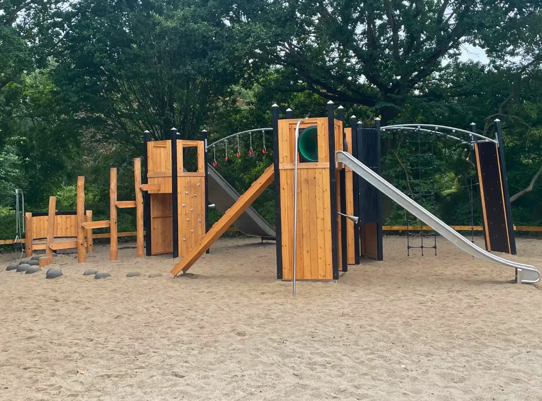 ubberup skole offentlig legeplads eksempel på monteret levering af copla legepladser offentlig udbud