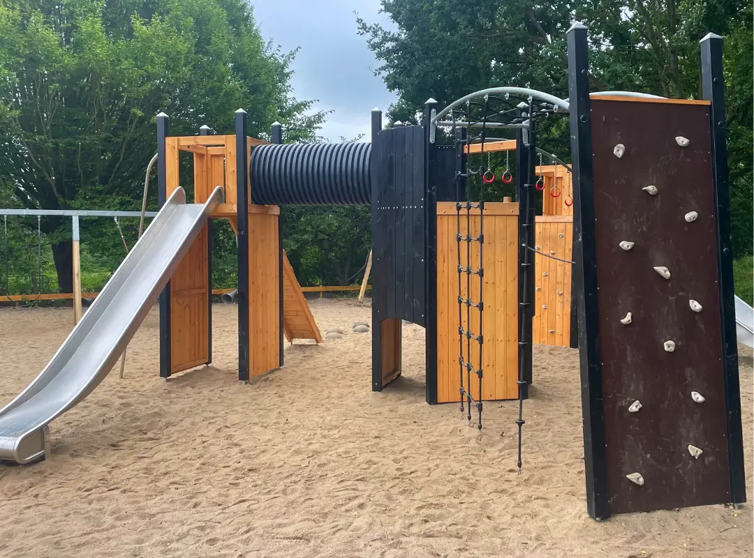 ubberup skole offentlig legeplads eksempel på monteret levering af copla legepladser offentlig udbud