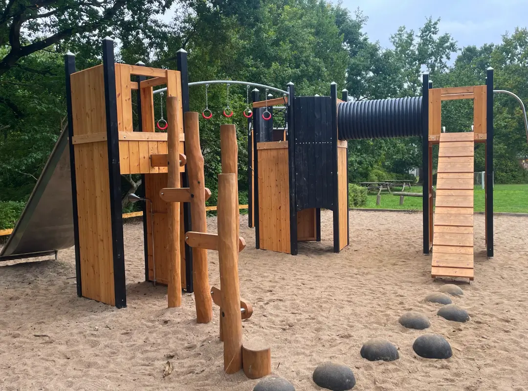 ubberup skole offentlig legeplads eksempel på monteret levering af copla legepladser offentlig udbud