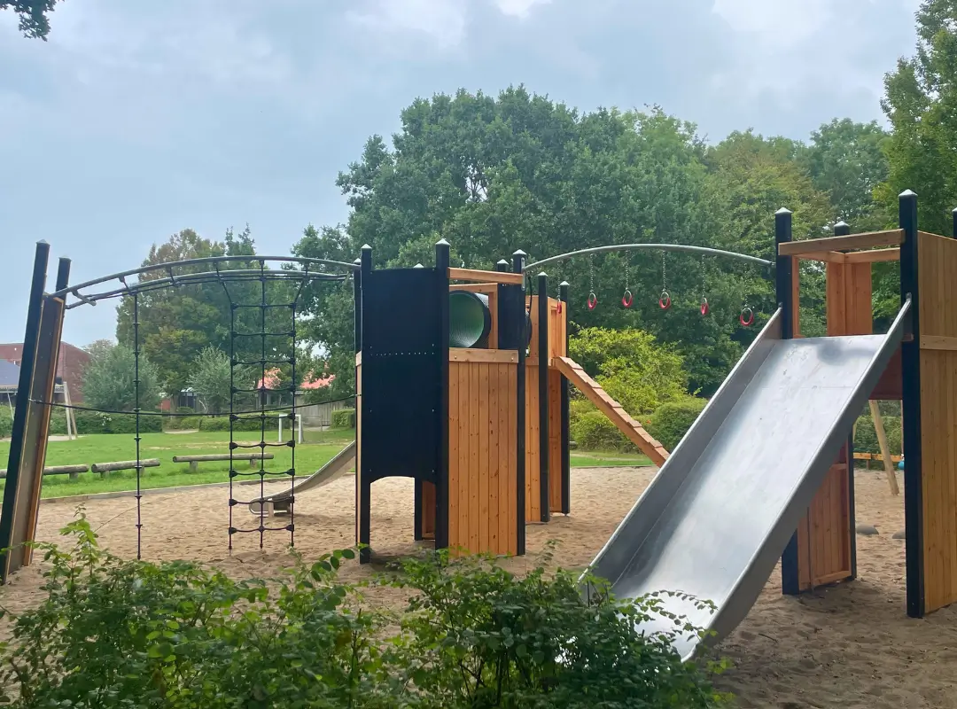 ubberup skole offentlig legeplads eksempel på monteret levering af copla legepladser offentlig udbud